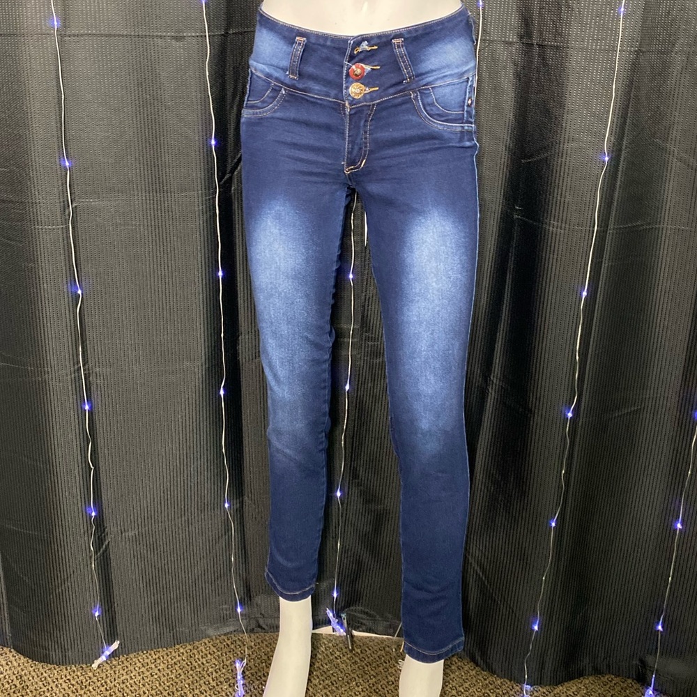 Booty Popping Jeans - Picture 2 of 11